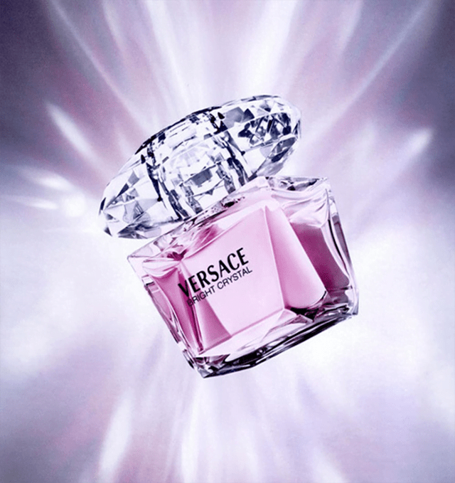 Lọ nước hoa Versace chính hãng làm từ thủy tinh có độ trong cao và không bị trầy